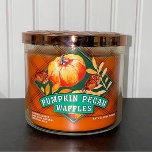 Bath & Body Works Candle Pumpkin Pecan Waffles